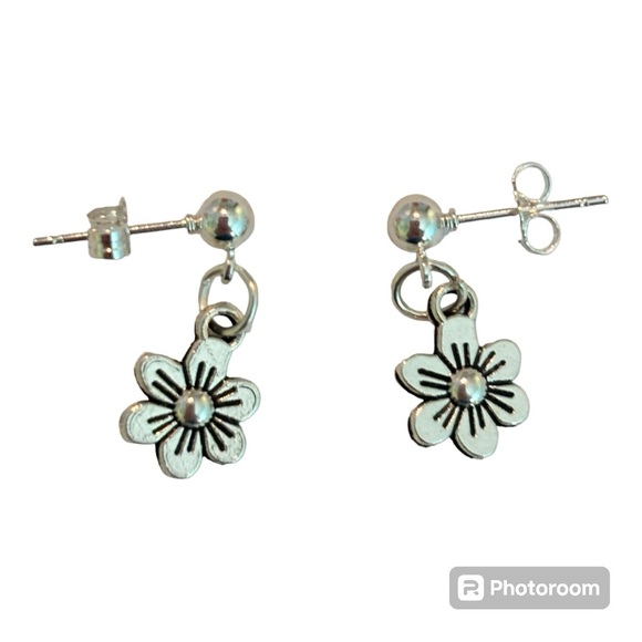 Melina 925 sterling silver plated small flower daisy ball stud earrings - Picture 1 of 3